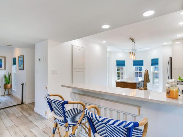 410 140TH AVENUE E, Madeira Beach, FL 33708