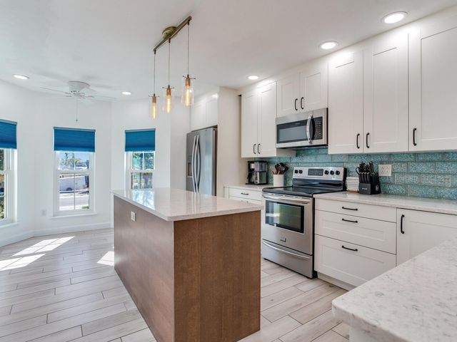 410 140TH AVENUE E, Madeira Beach, FL 33708