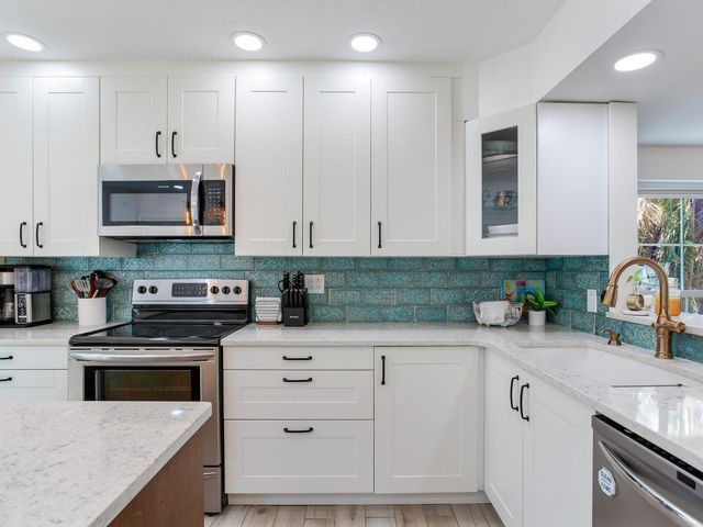 410 140TH AVENUE E, Madeira Beach, FL 33708