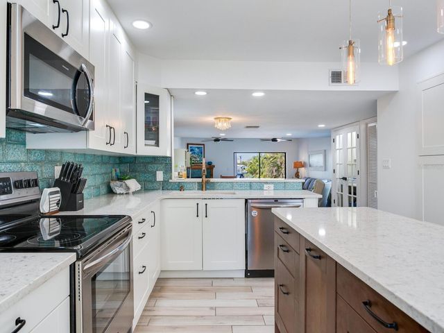 410 140TH AVENUE E, Madeira Beach, FL 33708