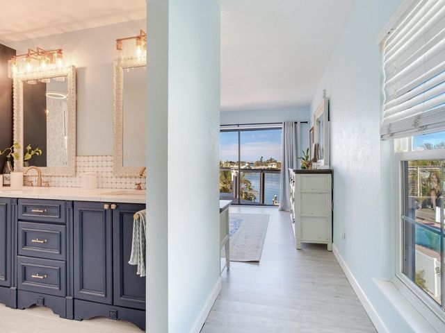 410 140TH AVENUE E, Madeira Beach, FL 33708