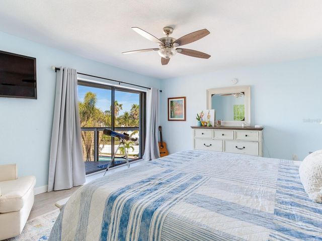 410 140TH AVENUE E, Madeira Beach, FL 33708