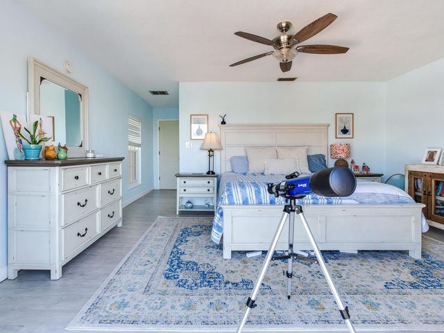 410 140TH AVENUE E, Madeira Beach, FL 33708