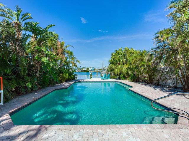 410 140TH AVENUE E, Madeira Beach, FL 33708