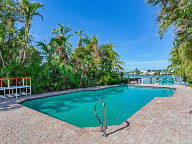 410 140TH AVENUE E, Madeira Beach, FL 33708