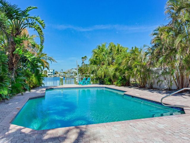 410 140TH AVENUE E, Madeira Beach, FL 33708