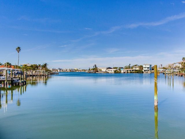 410 140TH AVENUE E, Madeira Beach, FL 33708