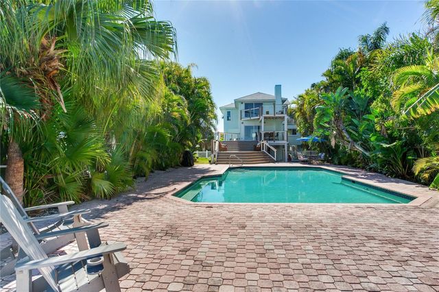 410 140TH AVENUE E, Madeira Beach, FL 33708