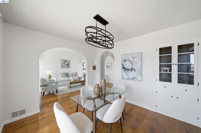 10517 Voltaire Ave, Oakland, CA 94603