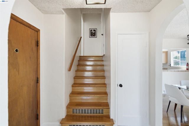 10517 Voltaire Ave, Oakland, CA 94603