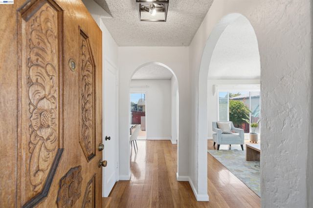 10517 Voltaire Ave, Oakland, CA 94603