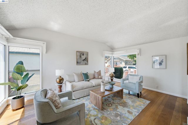 10517 Voltaire Ave, Oakland, CA 94603
