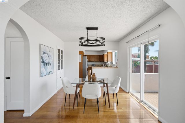 10517 Voltaire Ave, Oakland, CA 94603