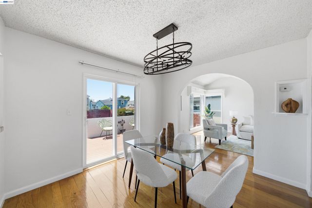 10517 Voltaire Ave, Oakland, CA 94603