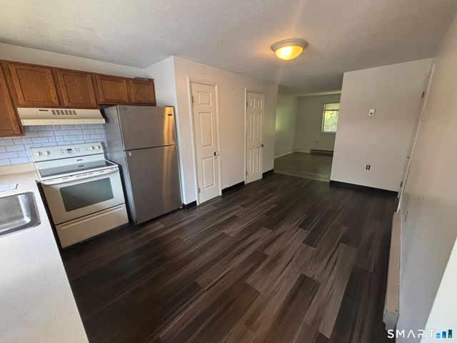 39 Horton Hill Road 6G, Naugatuck, CT 06770