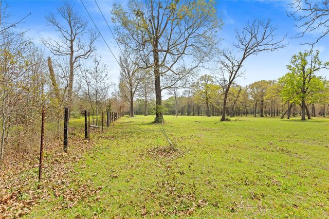 9192 State Highway 75 S, New Waverly, TX 77358