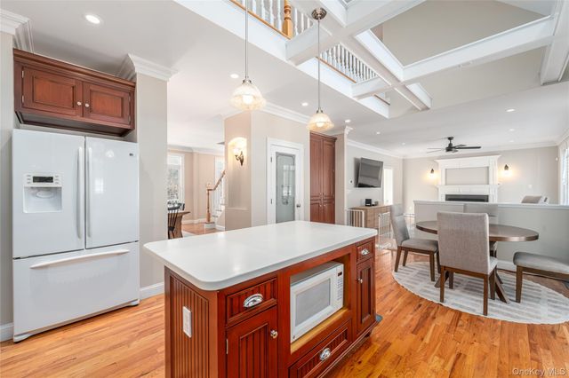 15 Crescent Court, Wading River, NY 11792