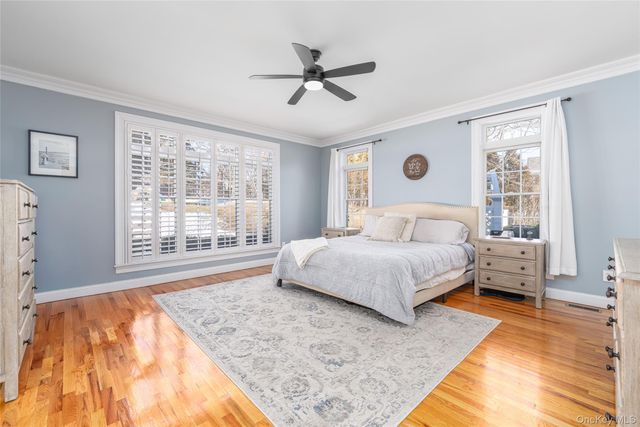 15 Crescent Court, Wading River, NY 11792