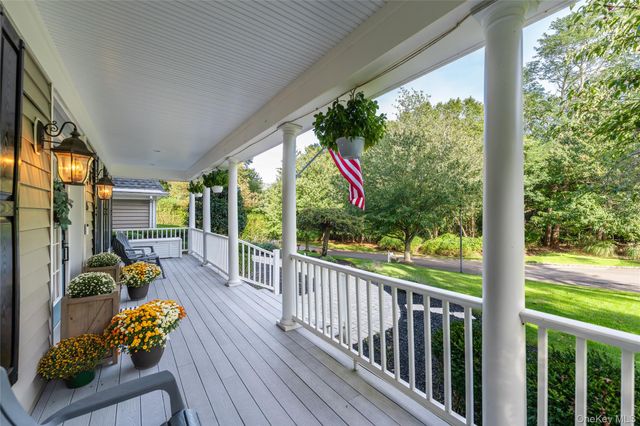 15 Crescent Court, Wading River, NY 11792