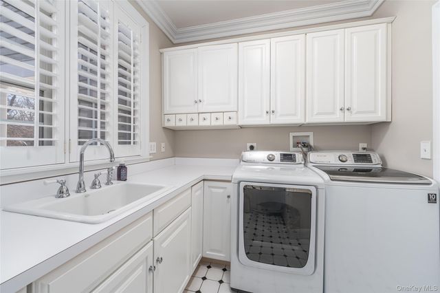 15 Crescent Court, Wading River, NY 11792