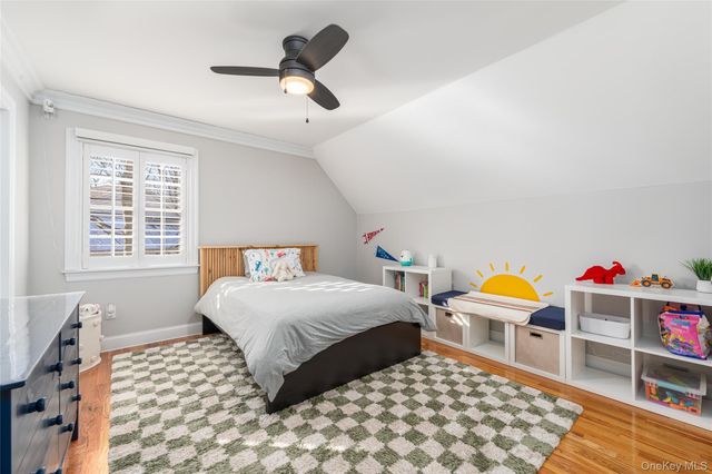 15 Crescent Court, Wading River, NY 11792