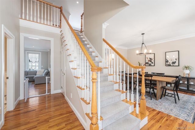 15 Crescent Court, Wading River, NY 11792