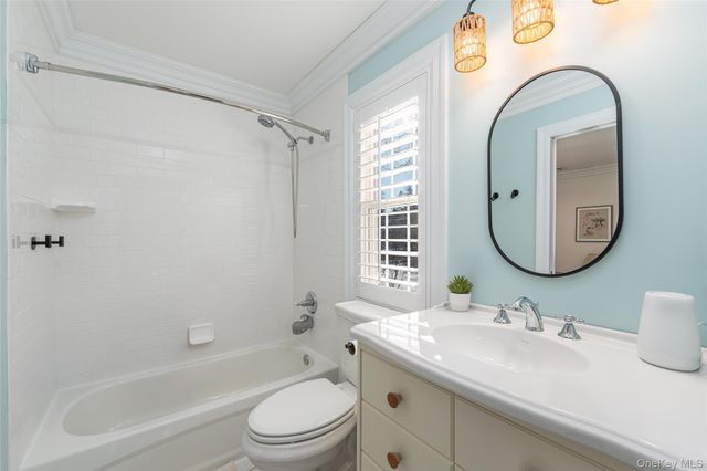 15 Crescent Court, Wading River, NY 11792