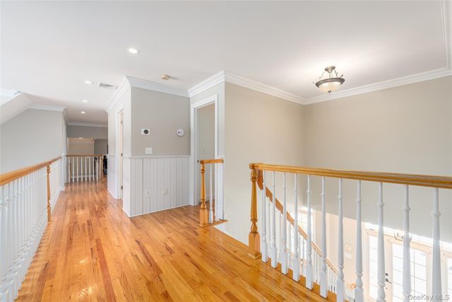 15 Crescent Court, Wading River, NY 11792