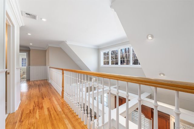 15 Crescent Court, Wading River, NY 11792