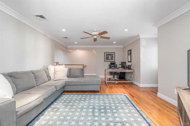 15 Crescent Court, Wading River, NY 11792