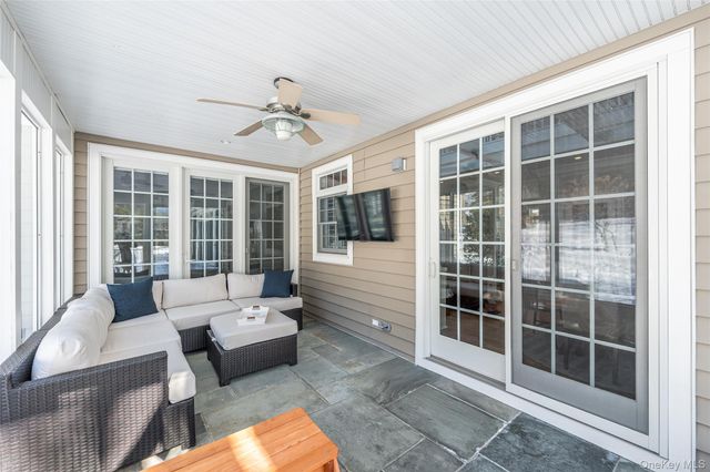 15 Crescent Court, Wading River, NY 11792