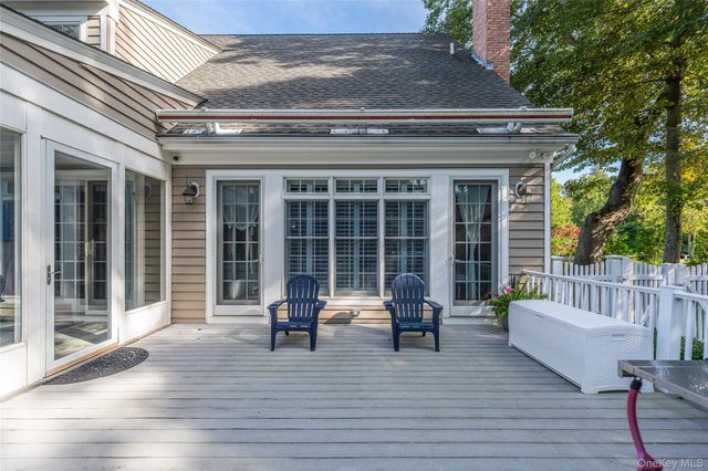 15 Crescent Court, Wading River, NY 11792