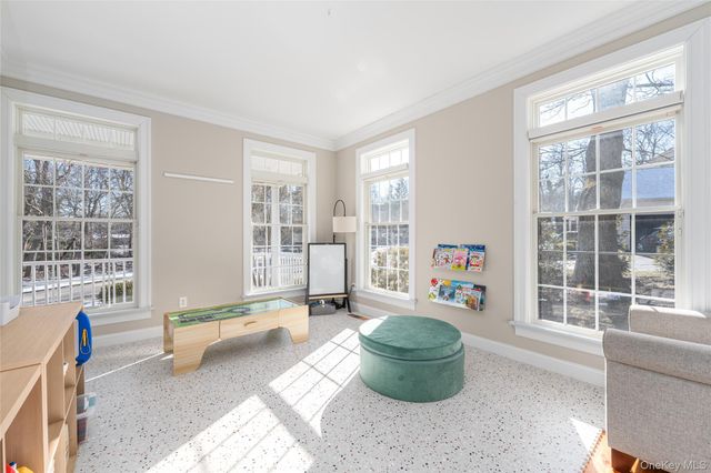 15 Crescent Court, Wading River, NY 11792