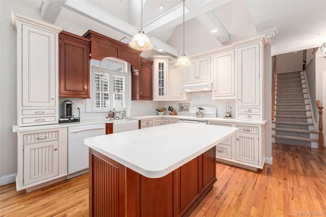 15 Crescent Court, Wading River, NY 11792