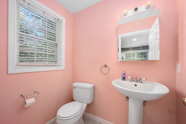 173 Main St., Mashpee, MA 02649