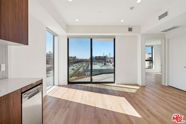 10431 Santa Monica Boulevard 205, Los Angeles, CA 90025