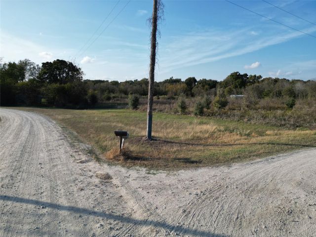 10.25 Acres Mustang Loop, Madisonville, TX 77864