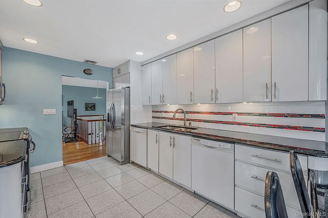 1000 Oakfield Avenue, North Bellmore, NY 11710