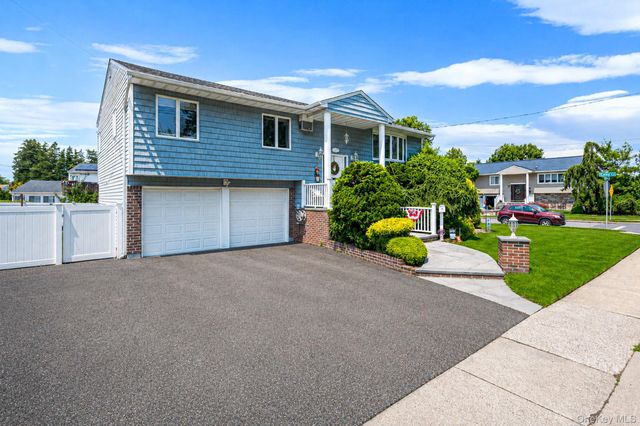 1000 Oakfield Avenue, North Bellmore, NY 11710