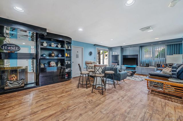 1000 Oakfield Avenue, North Bellmore, NY 11710