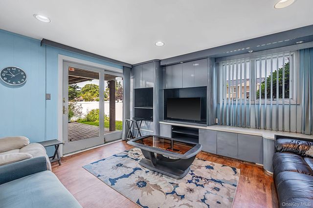1000 Oakfield Avenue, North Bellmore, NY 11710