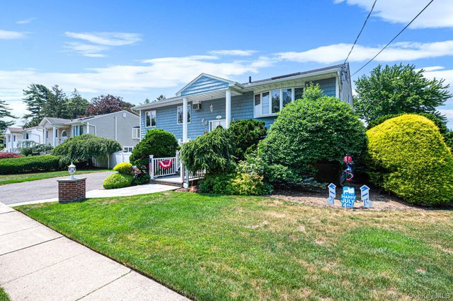 1000 Oakfield Avenue, North Bellmore, NY 11710