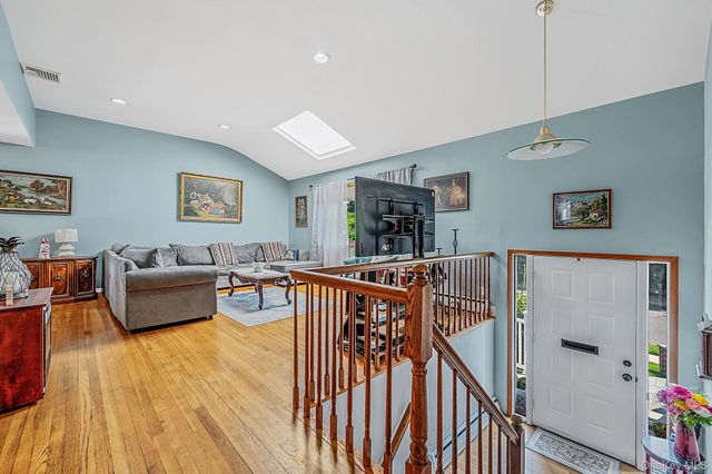 1000 Oakfield Avenue, North Bellmore, NY 11710