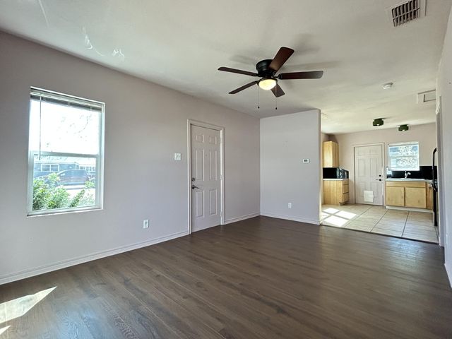 3118 37th Street, Front, Lubbock, TX 79413