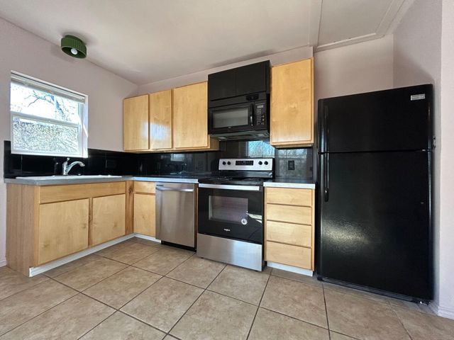 3118 37th Street, Front, Lubbock, TX 79413