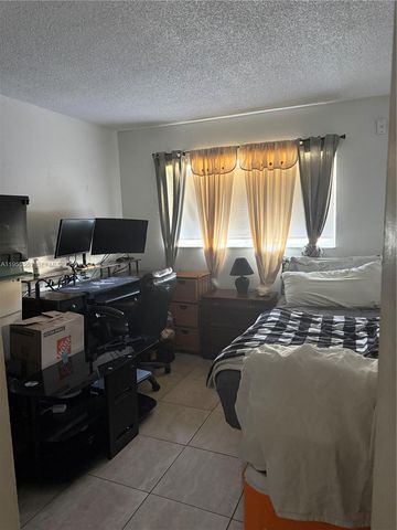 7120 NW 179th St 105, Hialeah, FL 33015