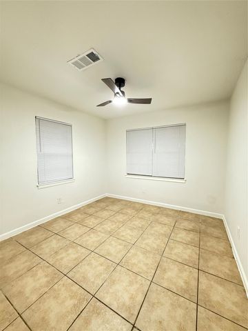 5926 Shirley Mae Lane, Houston, TX 77091