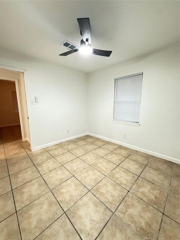 5926 Shirley Mae Lane, Houston, TX 77091