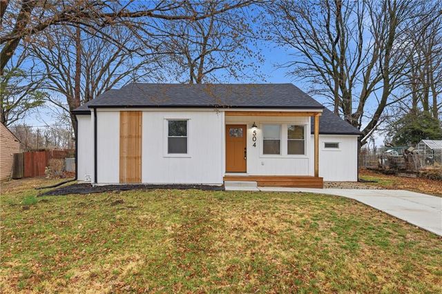 504 NW Holly Lane, Lee's Summit, MO 64086