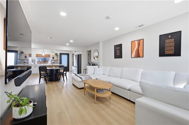 504 NW Holly Lane, Lee's Summit, MO 64086